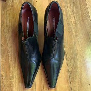 Donald J. Pliner Shoes - Donald J Pliner black shoes Donald J. Pliner Shoes - Donald J Pliner black shoes